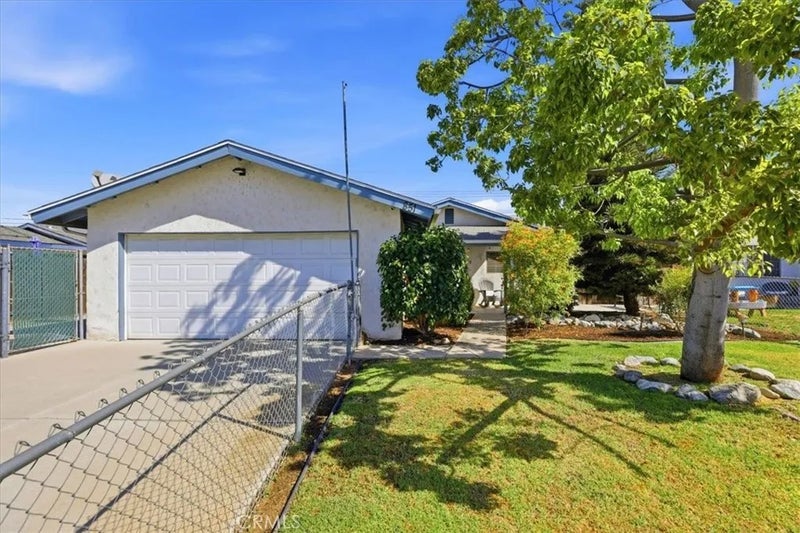 851 Garden Grove