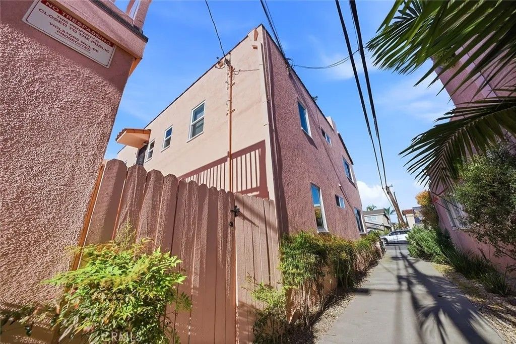 Photo of 224 Covina Ave, Long Beach, CA 90803 (MLS # PW26058552)