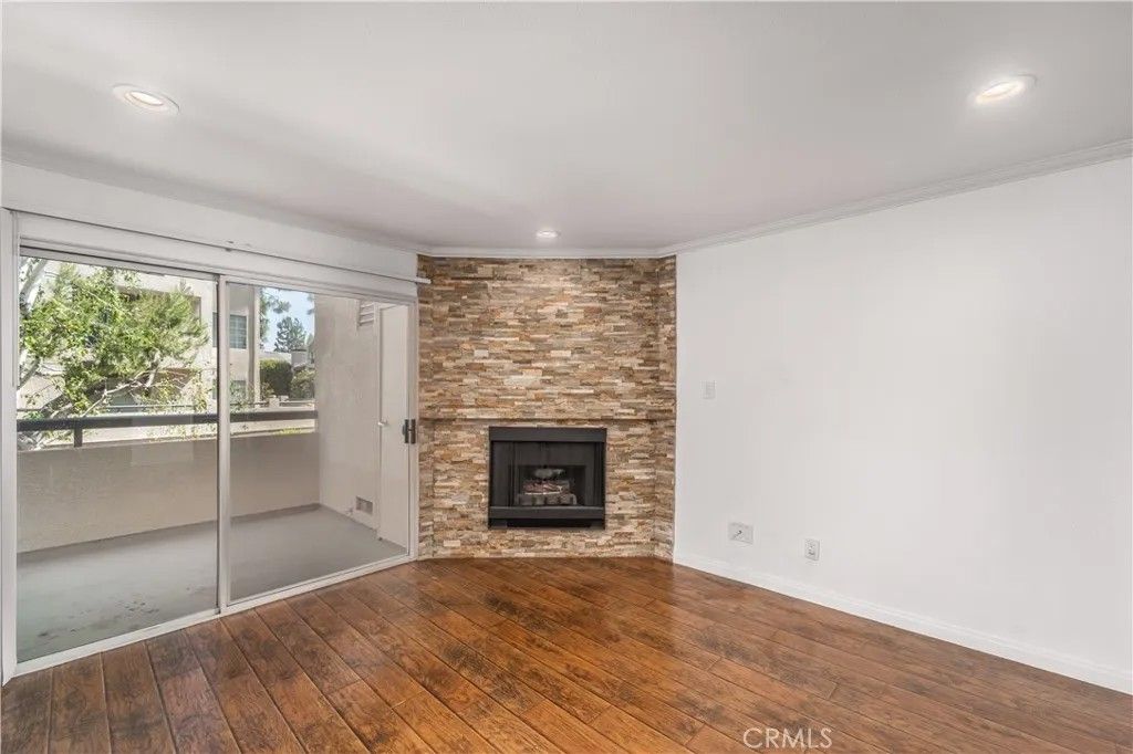Photo of 5520 Owensmouth AVE #108, Woodland Hills, CA 91367 (MLS # SR26103699)