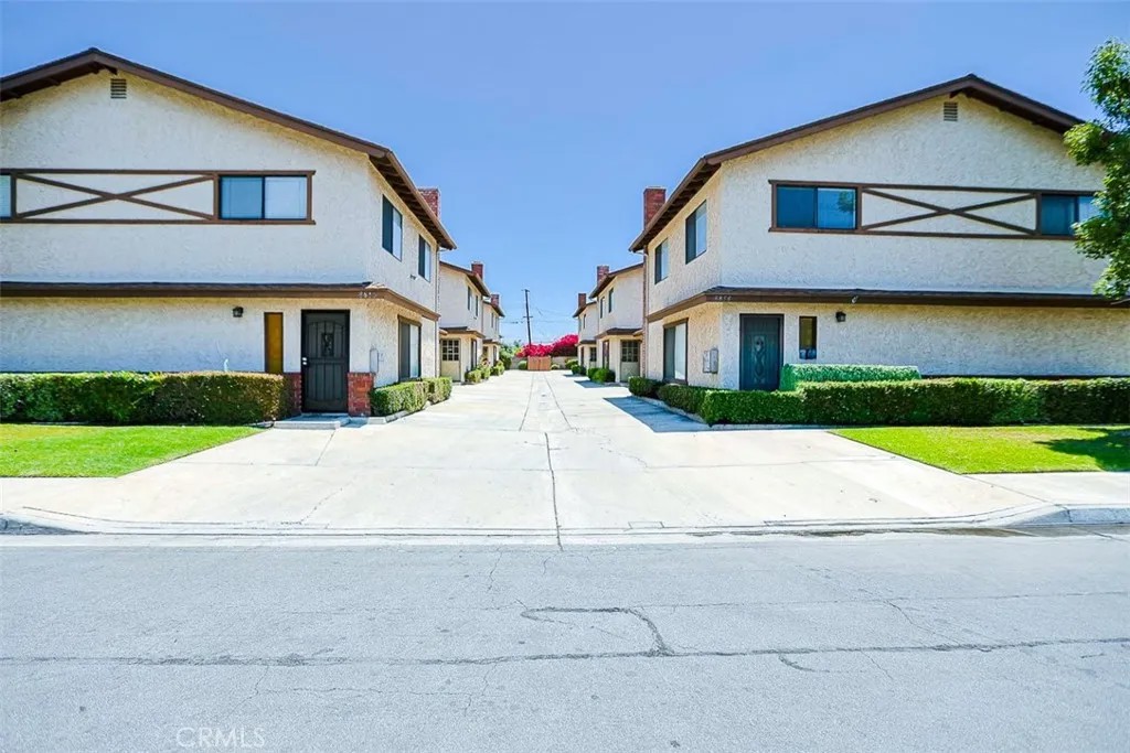 8860 La Salle 4