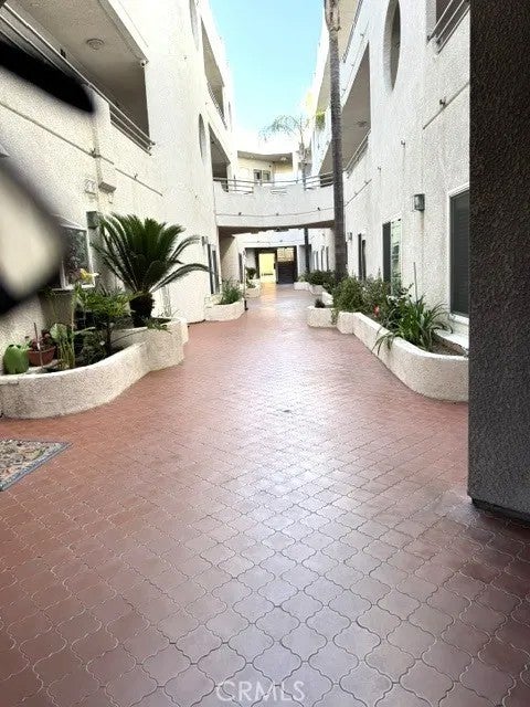 6828 Laurel Canyon Boulevard 211