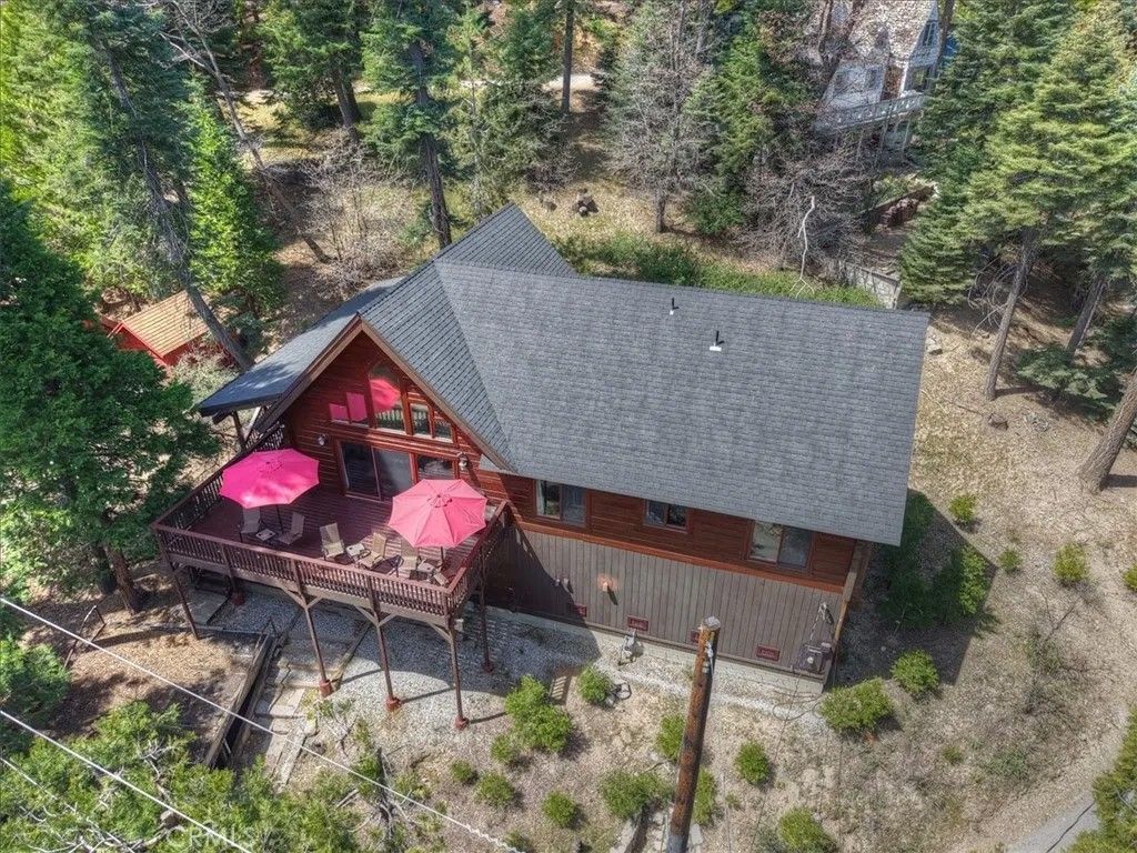 Photo of 116 E, Lake Arrowhead, CA 92352 (MLS # IG26075545)