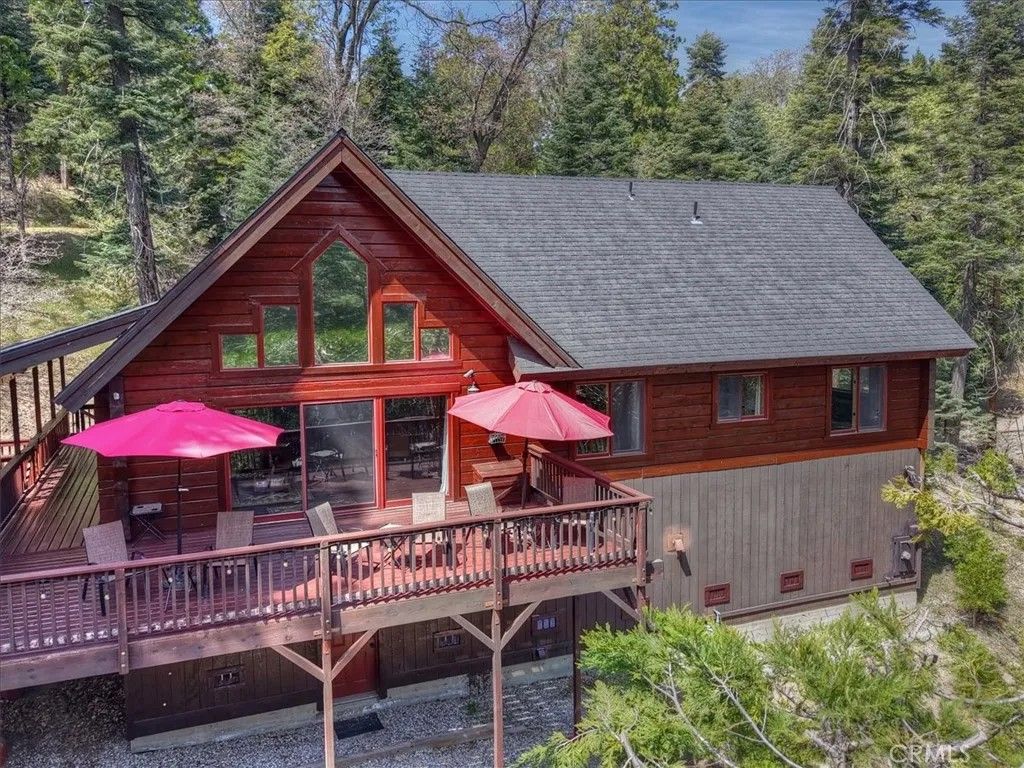 Photo of 116 E, Lake Arrowhead, CA 92352 (MLS # IG26075545)