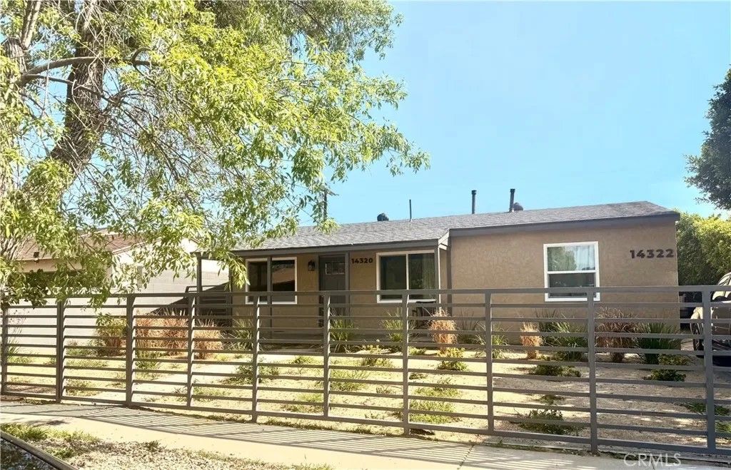 Photo of 14320 Osborne, Panorama City, CA 91402 (MLS # SR26010618)