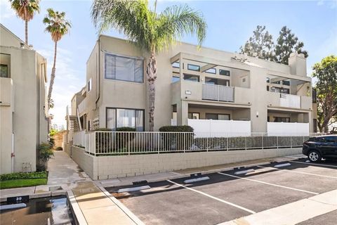 Photo of 17722 Sergio Cir, Huntington Beach, CA 92647 (MLS # CV26022088)