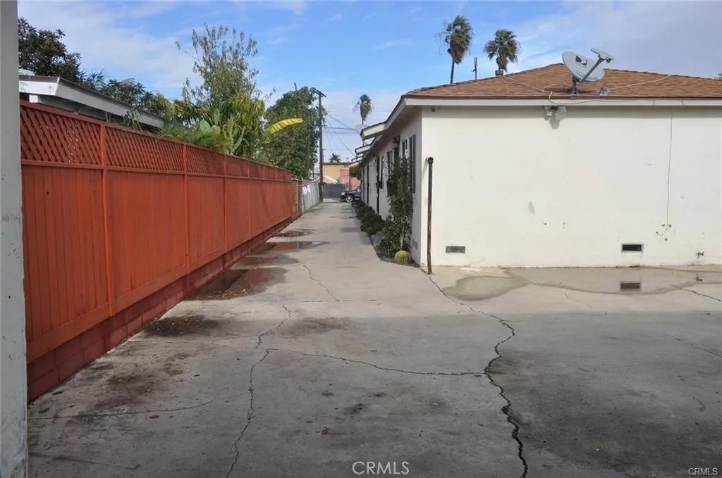 1562 W 226th