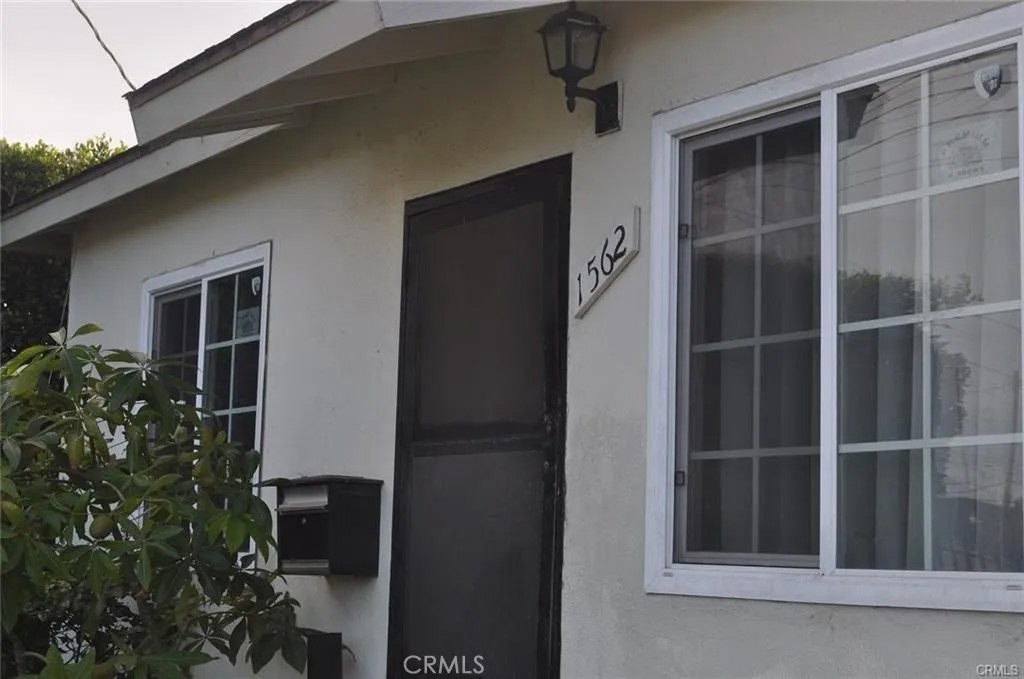1562 W 226th