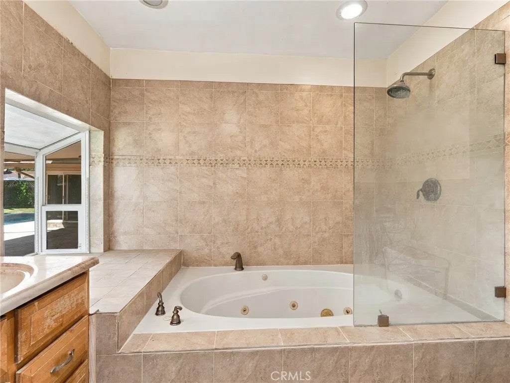 5170 E Huntington