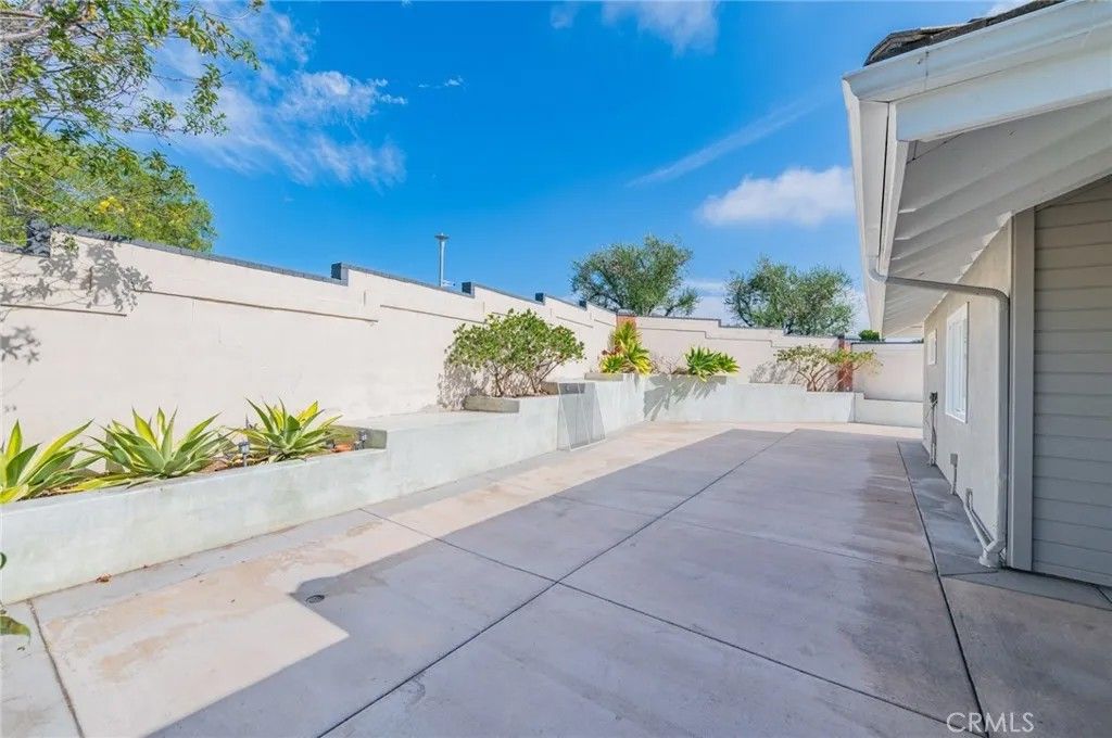 Photo of 820 Gardenia Way, Corona Del Mar, CA 92625 (MLS # OC25267474)