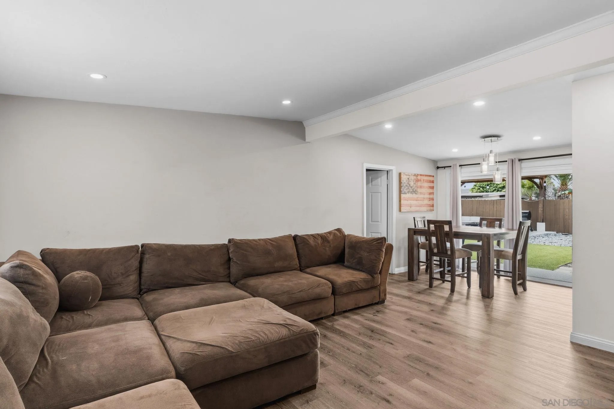1127 Hemlock Ave
