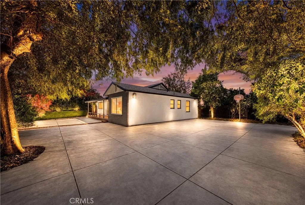 6759 N Golden West