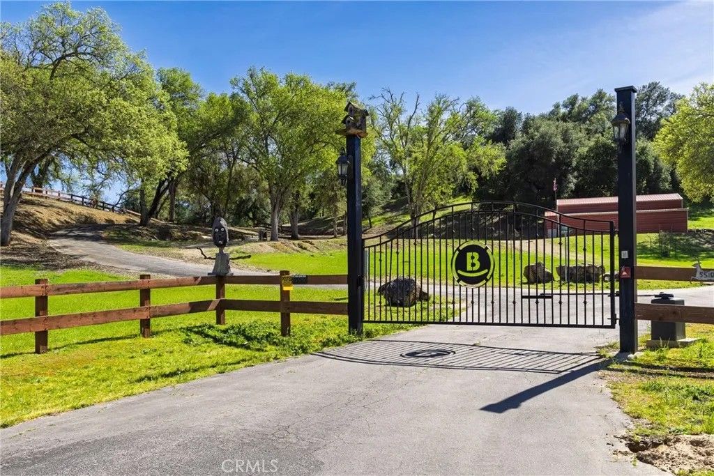 Photo of 5550 Las Tablas Bay Dr, Paso Robles, CA 93446 (MLS # PI26071605)