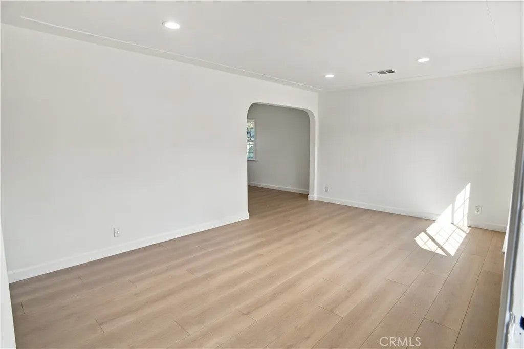 2211 W Verdugo