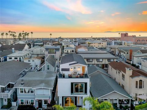 Photo of 417 E Bay Ave, Newport Beach, CA 92661 (MLS # OC25276620)