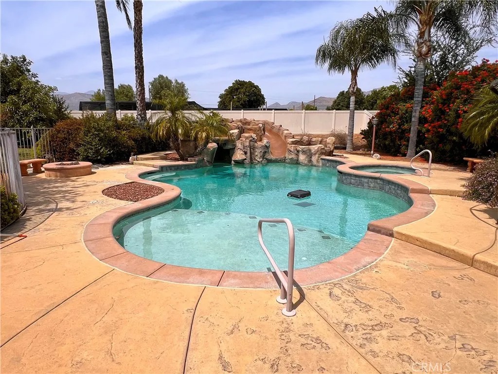 8053 Halbrook