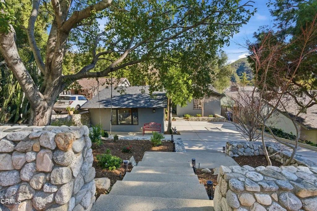 Photo of 5822 Irving Avenue, La Crescenta, CA 91214 (MLS # P1-25489)