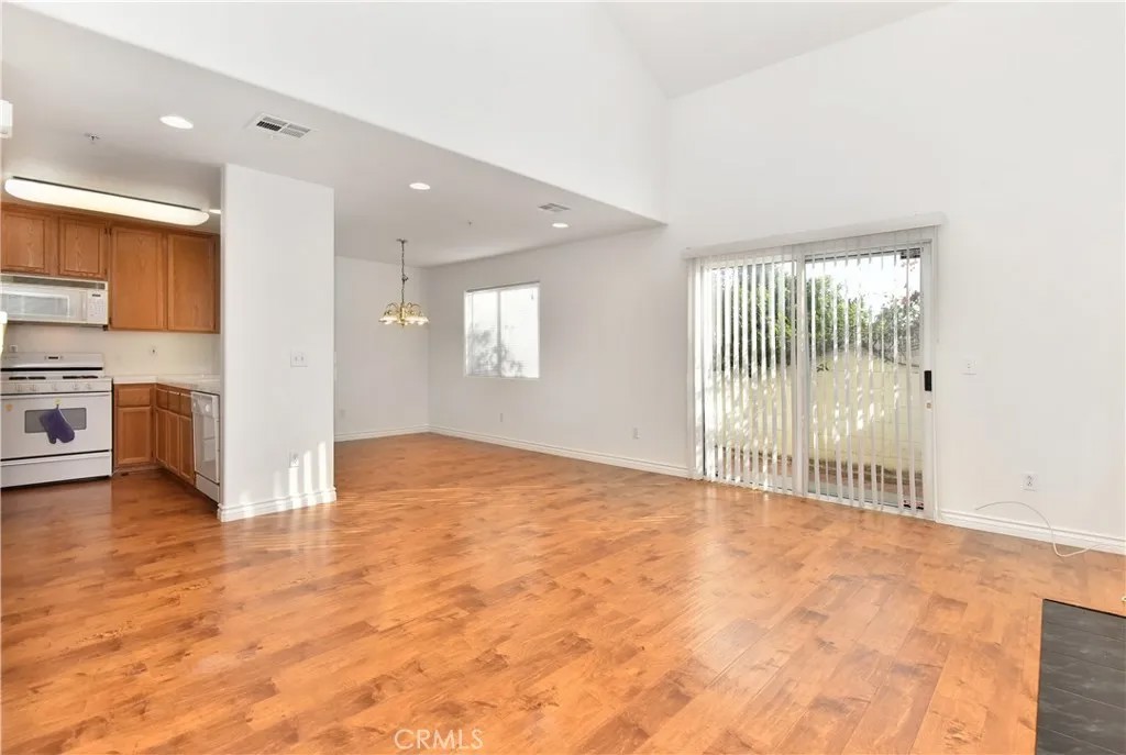 924 N Walnut Street 9