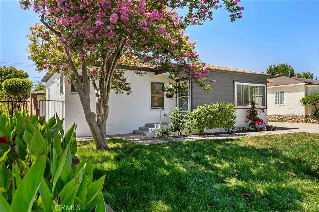 Photo of 2105 N Pass Ave, Burbank, CA 91505 (MLS # GD25273994)