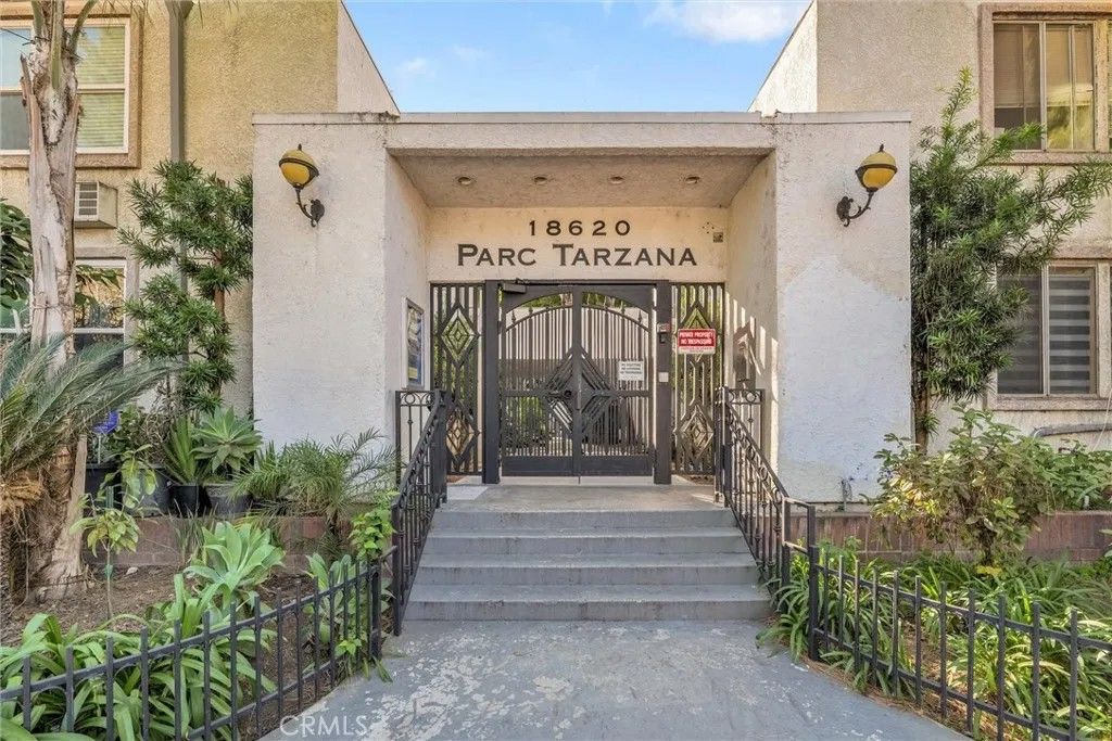 Photo of 18620 Hatteras #169, Tarzana, CA 91356 (MLS # BB26041688)