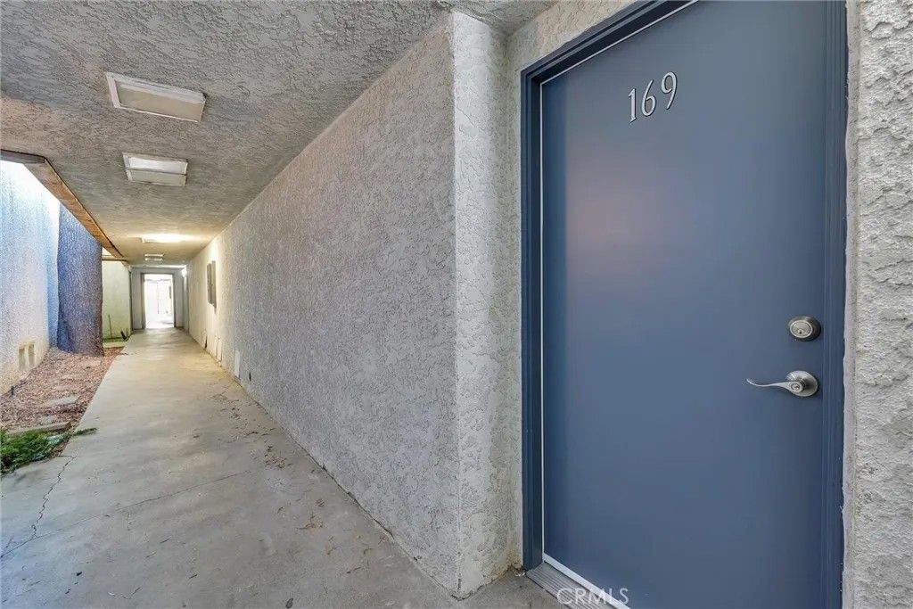 Photo of 18620 Hatteras #169, Tarzana, CA 91356 (MLS # BB26041688)