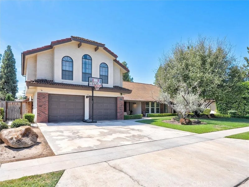 805 E Kelso