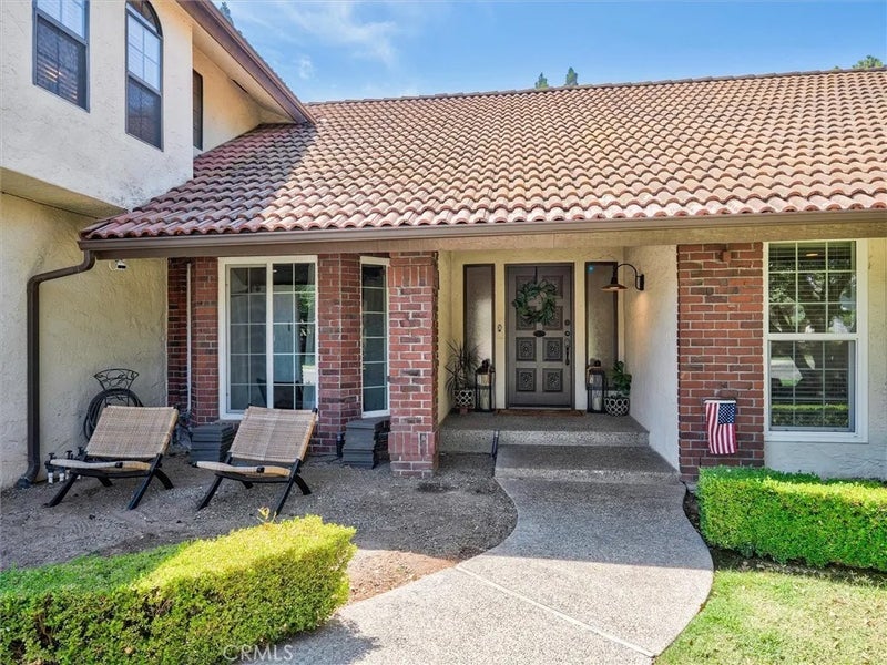 805 E Kelso