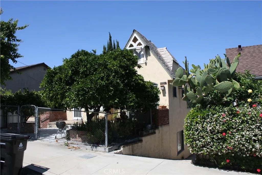 1209 Hyperion Avenue