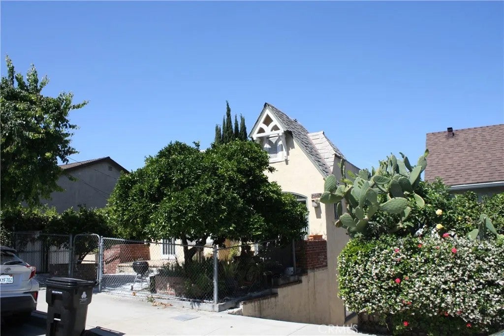 1209 Hyperion Avenue