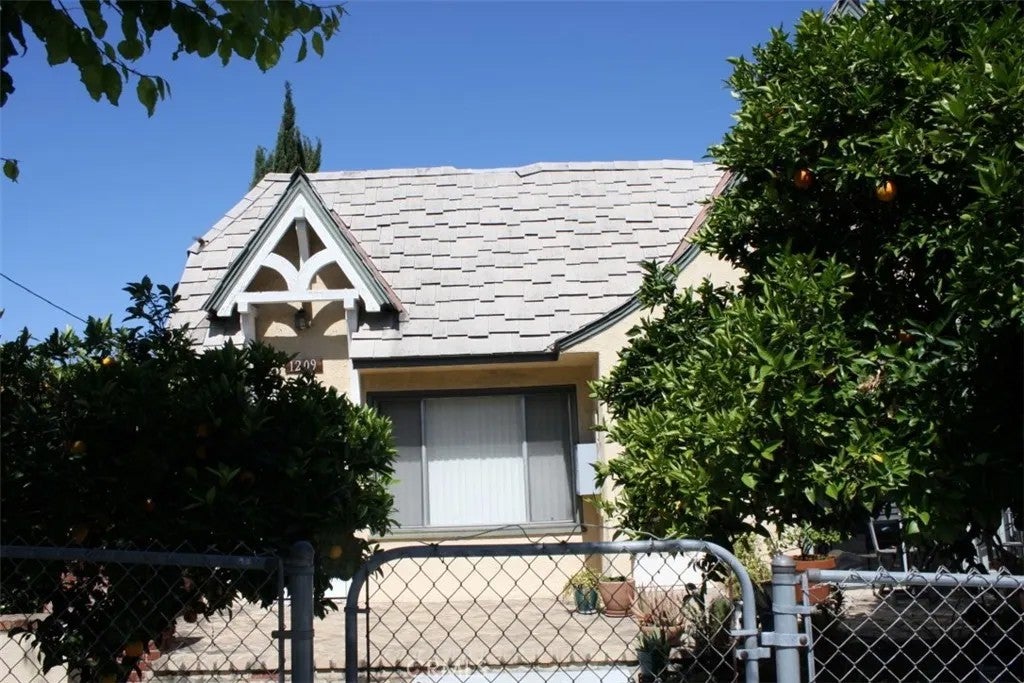1209 Hyperion Avenue