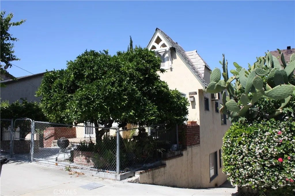 1209 Hyperion Avenue