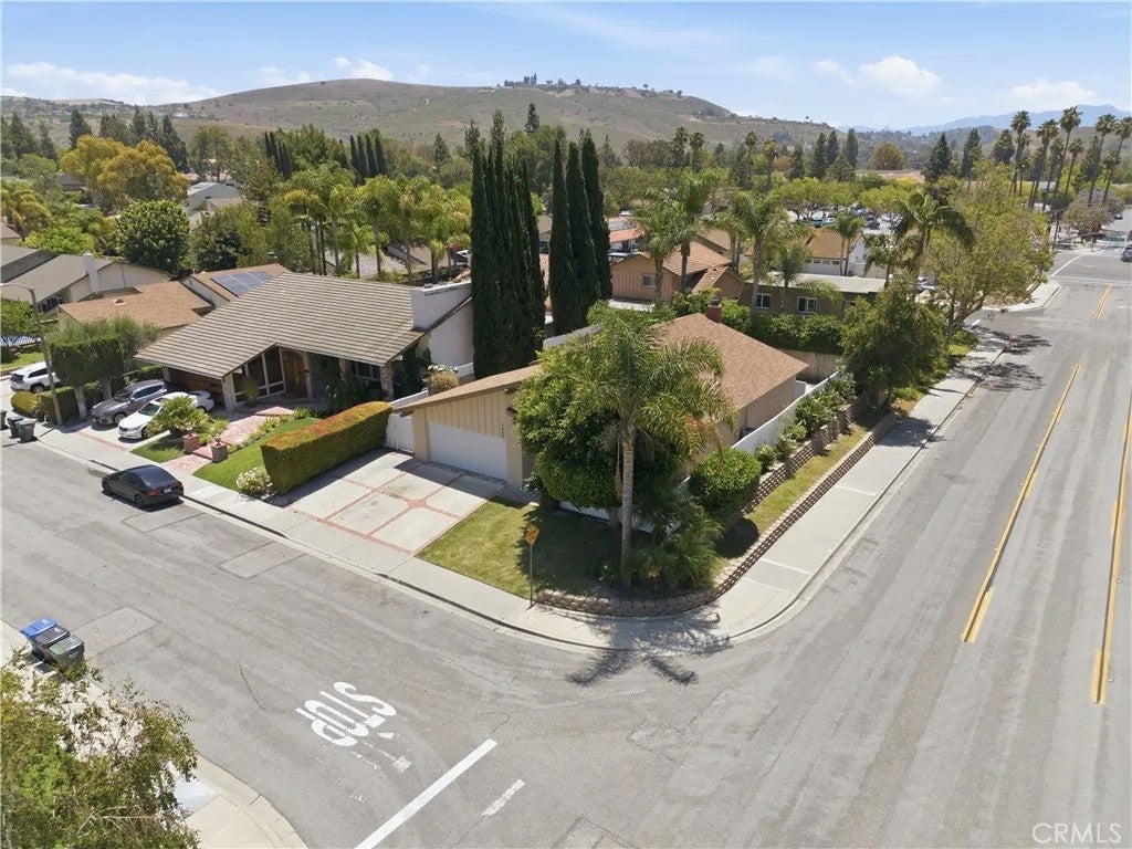 1806 Pepper Tree Court
