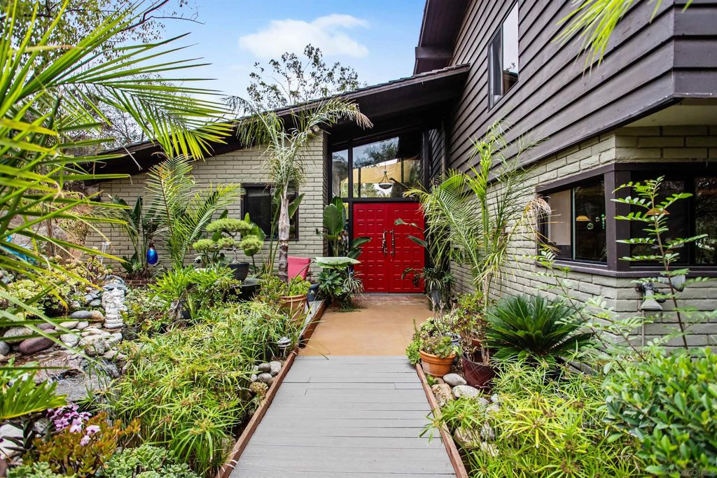 Photo of 2368 Palo Danzante, Alpine, CA 91901 (MLS # 250040629)