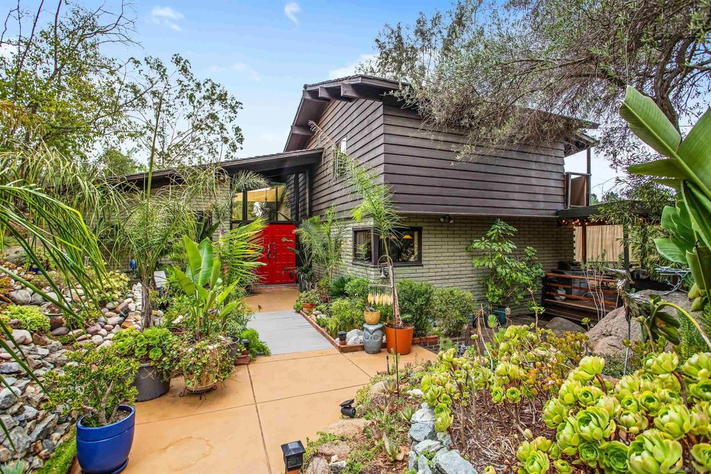 Photo of 2368 Palo Danzante, Alpine, CA 91901 (MLS # 250040629)