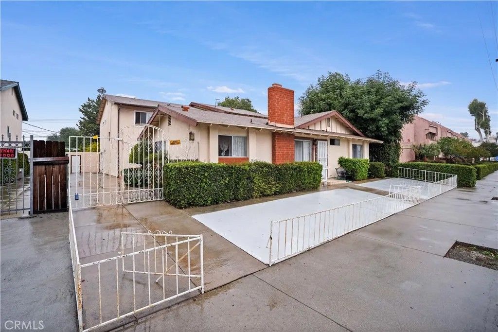 Photo of 22855 Vanowen, West Hills, CA 91307 (MLS # SR25266566)