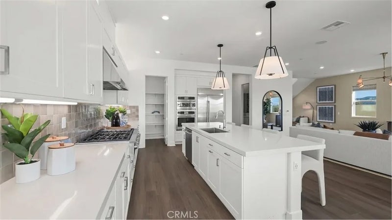 2033 Oreste Lane