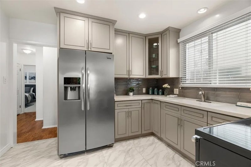 2027 E Appleton 7