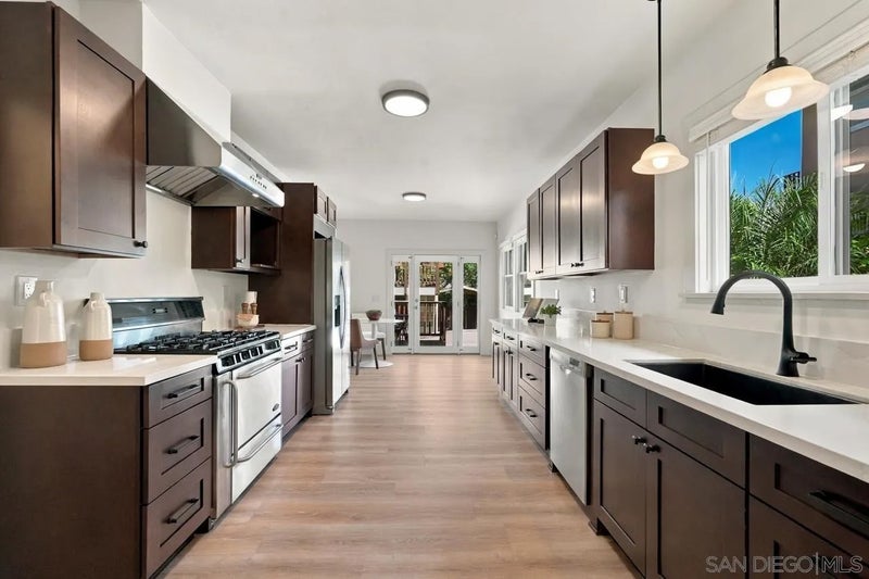 2124 Hickory