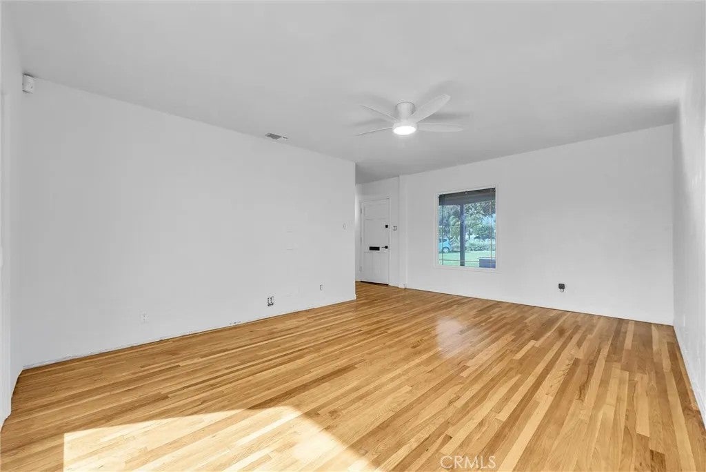 6049 Colonial