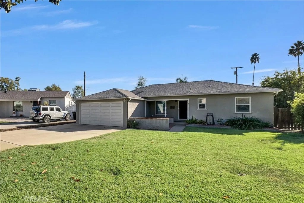6049 Colonial