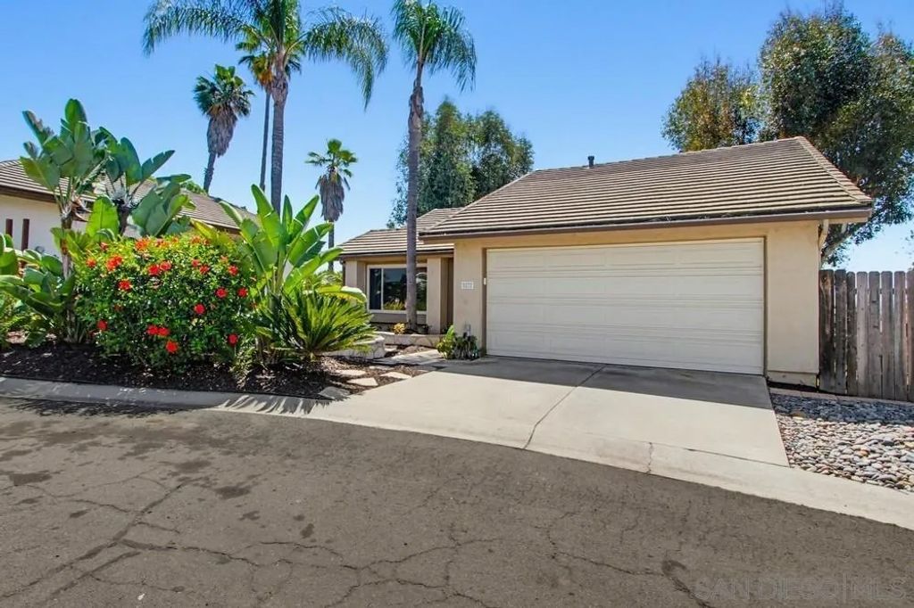 Photo of 2077 Audubon Gln, Escondido, CA 92027 (MLS # 260008461)