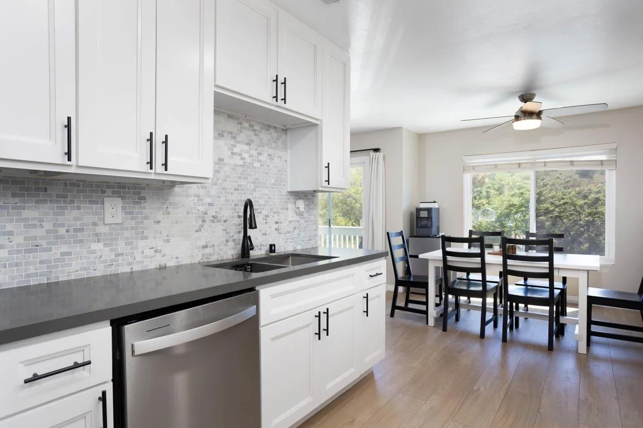 4241 Mesa Vista Way, Unit 5 5