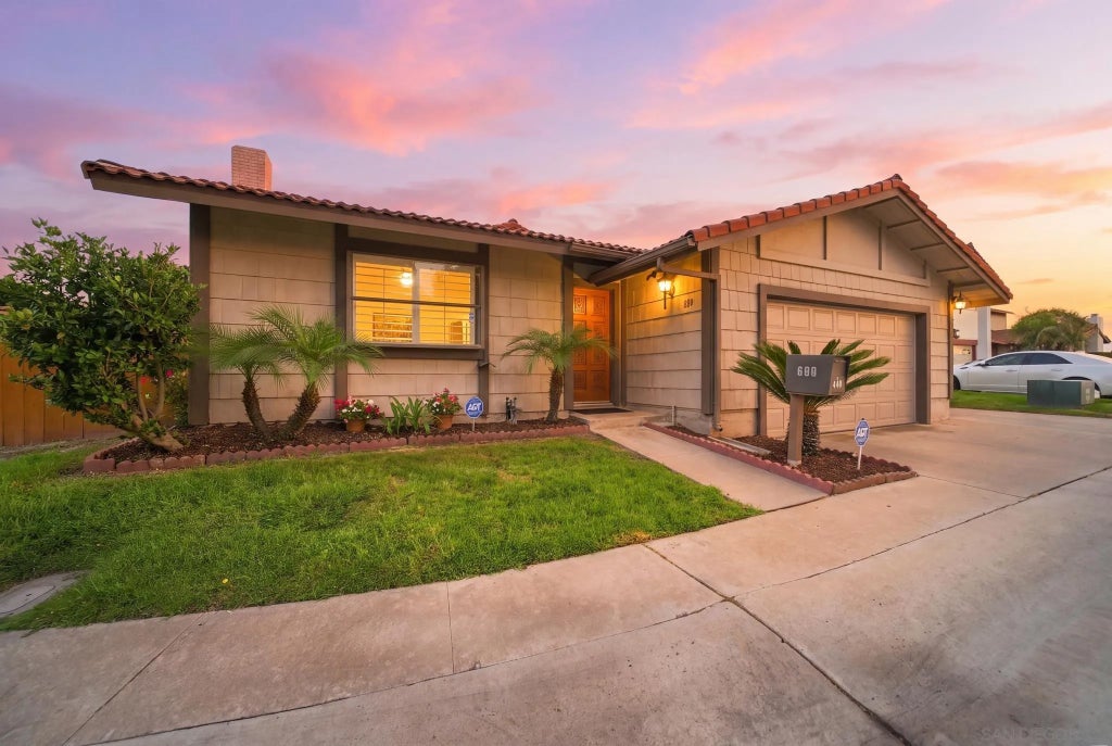Photo of 650 Laguna Point Ct, Chula Vista, CA 91911 (MLS # 260021053)