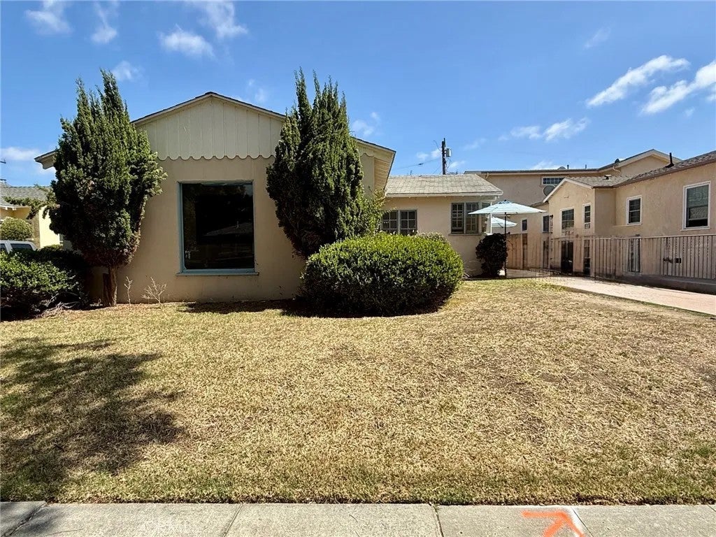 3246 Cerritos