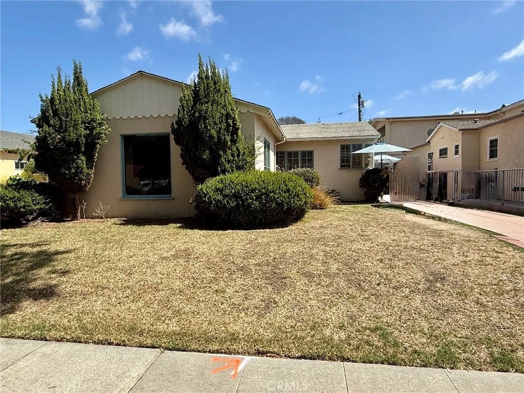 3246 Cerritos