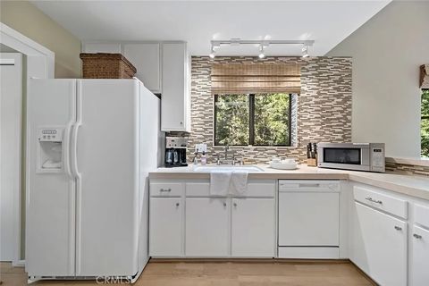 Tiny photo for 612 Karenken Pines, Lake Arrowhead, CA 92325 (MLS # CV25246662)