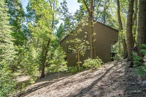 Tiny photo for 612 Karenken Pines, Lake Arrowhead, CA 92325 (MLS # CV25246662)
