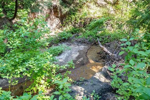 Tiny photo for 612 Karenken Pines, Lake Arrowhead, CA 92325 (MLS # CV25246662)