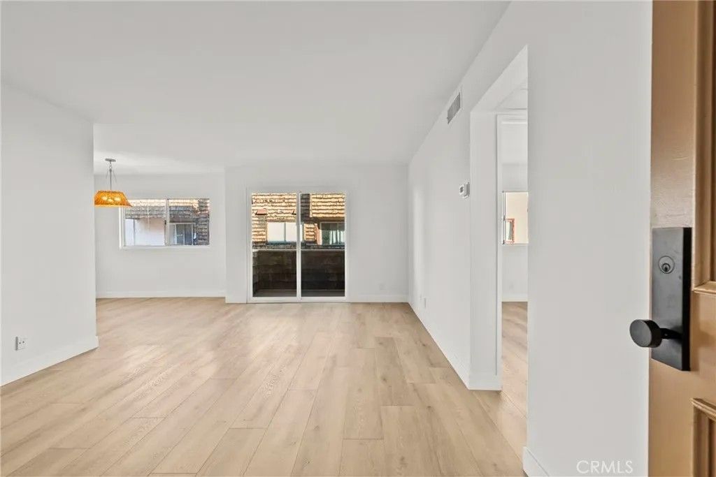 Photo of 5400 Newcastle, Encino, CA 91316 (MLS # SR25273123)