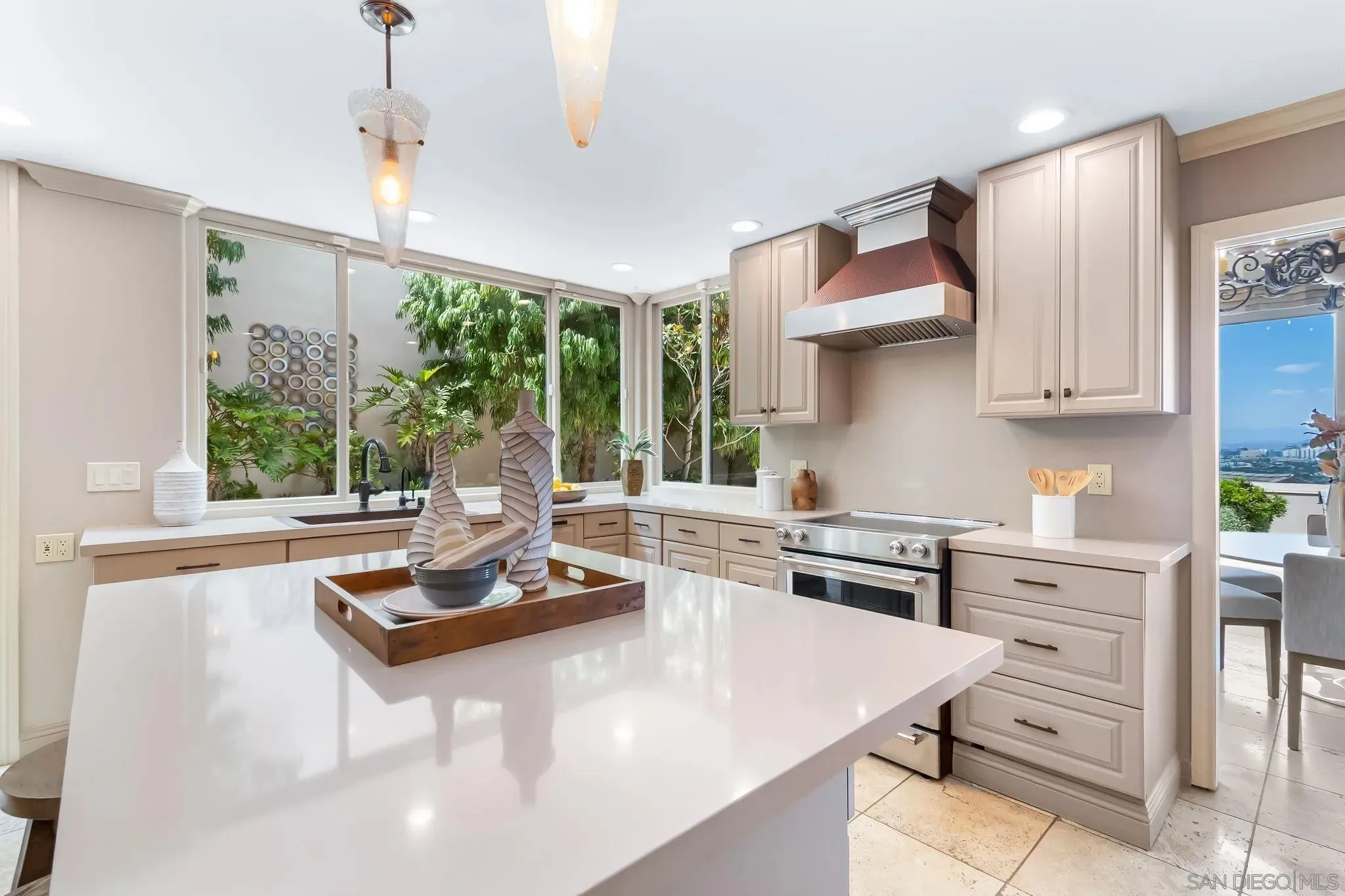 La Jolla, California 92037, United States, 3 Bedrooms Bedrooms, ,3 BathroomsBathrooms,Residential,Active,110541