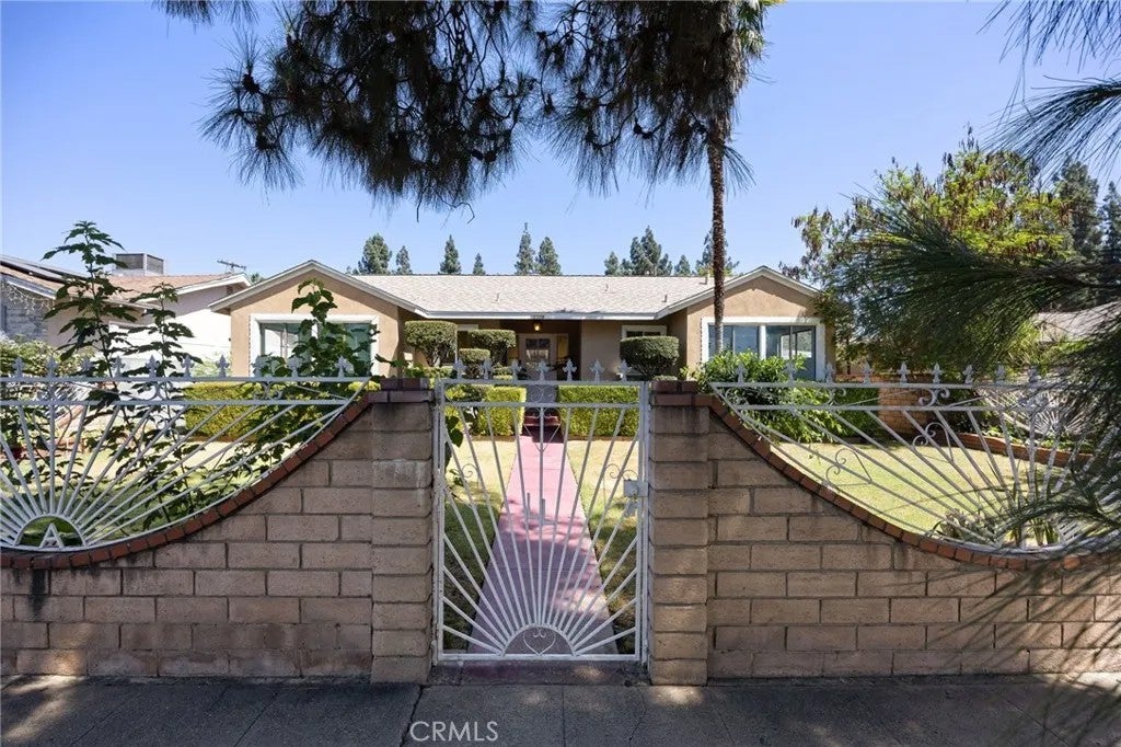 15739 Chatsworth
